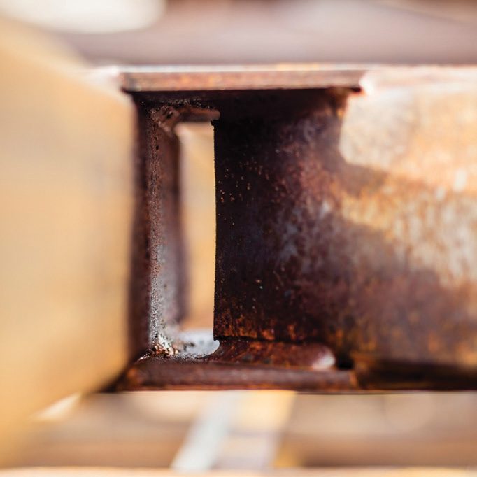 Stopping short
cross beams eliminates air locks
and allows free flow of zinc
through the fabrication
