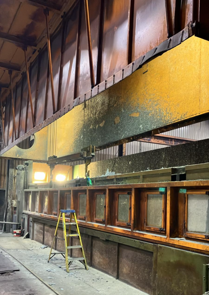 Changing galvanizing bath at Medway